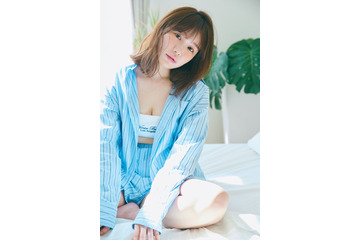 インフルエンサーきりまる、胸元チラリ!22ページの撮り下ろしも 画像