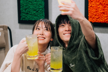 俳優・永田崇人、白間美瑠の美ボディあらわな水着姿に思わず赤面!?「あんまり右を向けない」 画像