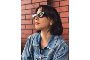 のん、個性的なサングラス&デニムジャケットの爽やかコーデに反響 画像