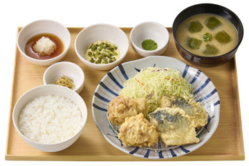 やよい軒、特撰シリーズ新商品「鶏とサバの天ぷら定食」を発売 画像