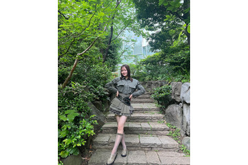 NMB48・眞鍋杏樹、膝上ミニスカコーデで抜群の美脚!「めっちゃ綺麗」「スタイル良すぎ」 画像
