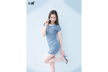 新木優子、男性がドキッとするデート服!ピッタリミニワンピ+メタリック眼鏡 画像
