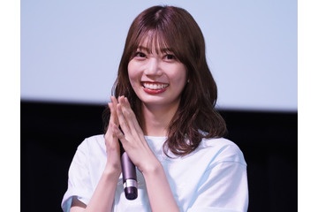 日向坂46高本彩花、谷間チラリのバスルームショット公開 画像