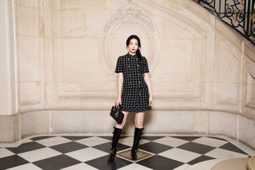 元フィギュアのキム・ヨナ、ディオールショーでミニスカ美脚披露 画像