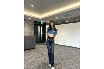 いったい何頭身? NMB48・桜田彩叶、へそ出し×デニムコーデで抜群の美スタイル 画像
