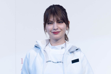 マギー、船上で水着姿を披露！ 魅惑のスレンダーボディに「わぁお！」「スタイル最高」 画像