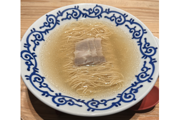 関西初進出!博多クリア豚骨ラーメン「豚そば月や」が大阪西梅田にオープン 画像