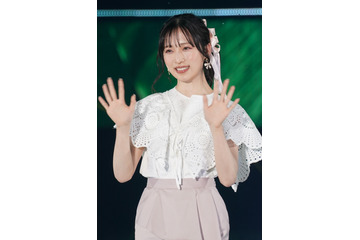 小栗有以、デニムコーデ&ストレートヘアにファン悶絶「かわいいすぎる」「ヤバい!一緒に帰りたいっす」 画像