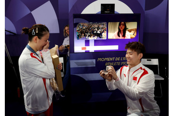バドミントン金の中国選手、表彰後に公開プロポーズ!場内から大歓声 画像