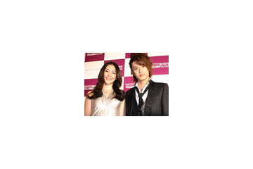 知花くらら×井上正大「魅力的な女性って?」〜メイベリン 画像