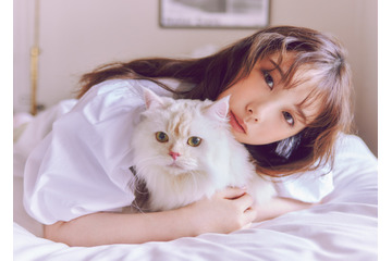乃木坂46・与田祐希、愛猫と一緒に雑誌『bis』へ 旬のアイドル&モデルも多数登場 画像