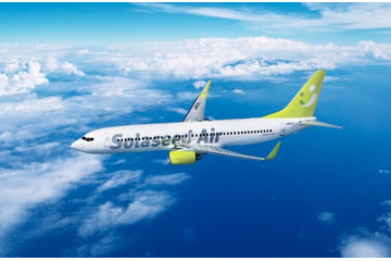 おひさま歓喜! ソラシドエア“飛行中”も日向坂メンバーの機内アナウンス 画像