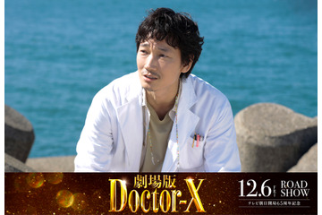綾野剛、『劇場版ドクターX』に出演!“大門未知子の過去”を知る重要人物に 画像