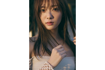 櫻坂46・田村保乃、2nd写真集先行カット第10弾！ サンタフェの夕陽に包まれた“奇跡の一枚” 画像