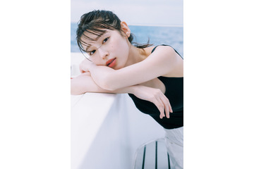 白石聖、2nd写真集の重版決定! 記念に追加の誌面カット公開 画像
