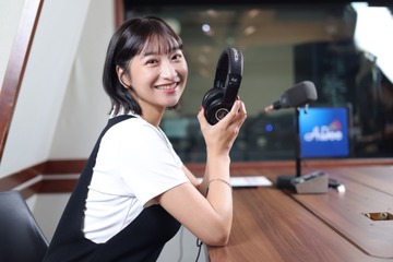 グラビアアイドル・榎原依那、初の冠ラジオ番組がスタート！ 近況やお悩み相談をお届け 画像