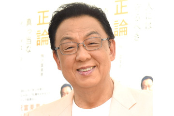 梅沢富美男、74歳誕生日にお寿司屋さんで家族スリーショット 画像