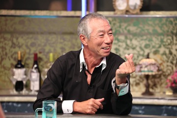 室井慎次の“舌で頬を押す仕草”はなぜ生まれた？ 柳葉敏郎らが『酒のツマミになる話』出演 画像