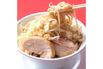 がっつり濃厚、でも食べやすい!歌舞伎町に二郎系ラーメン店「豚に恋してる」オープン 画像