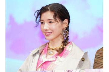 さすがゼブラクイーン! 仲里依紗、ミニスカ×ゼブラコート姿で圧倒的存在感 画像