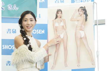 斎藤恭代、カレンダーの変形ビキニカットで9頭身の美ボディ披露…バニーカットも！ 画像