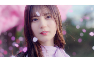 日向坂46、新曲『卒業写真だけが知ってる』MV公開! “春を告げるパレード”がテーマ 画像