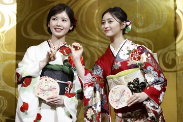 乃木坂46、成人式で筒井あやめと井上和が晴れ着姿に! 「にょろにょろ世代」を自負 画像