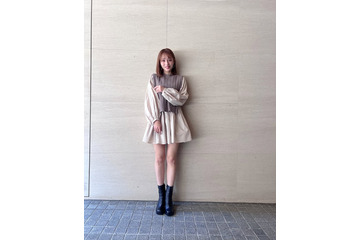 神部美咲、数ヶ月ぶりのミニスカ衣装で美脚すらり! 画像