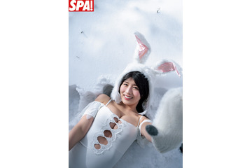 ちとせよしの、雪上で美ボディ解放! 白うさぎ衣装で魅せる“雪グラビア”披露 画像