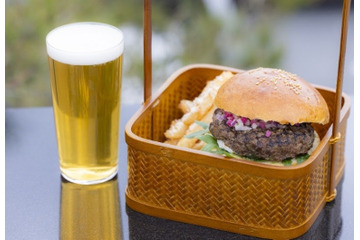 ヒルトン京都、20日よりCNBバーガーが楽しめる屋上バー「クラウドネスト」春季営業開始 画像