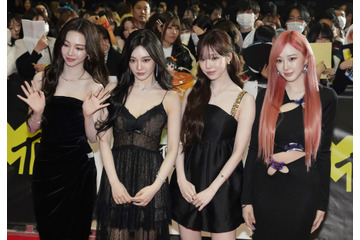 aespa、ブラックドレスで日本での初レッドカーペット「本当にドキドキします」 画像