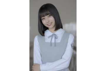 日向坂46・五期生「大野愛実」「鶴崎仁香」の撮り下ろし写真と手書きプロフィール公開! 画像
