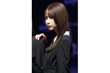 乃木坂46・菅原咲月、新制服の全身ショットが話題「スタイルめっちゃいい」「神骨格」 画像