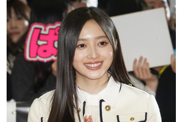 乃木坂46・井上和、写真集からピンクのランジェリー姿公開に 画像