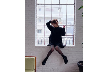 神部美咲、黒スト美脚の“プライベートミニ”に反響「最高！」 画像