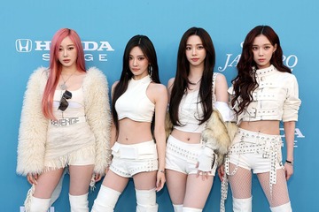 aespa、純白衣装で抜群のスタイルを披露「最高にかわいい」 画像