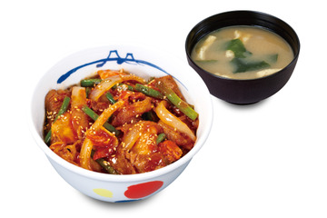松屋、特製の旨辛ビビンダレが特徴の『牛焼肉ピリ辛炒め』定食・丼2種類で新登場！ 画像