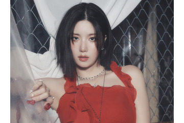 魅惑的な視線にドキッ…歌手クォン・ウンビ、新曲『Hello Stranger』で見せる“挑発ビジュ”！ 画像