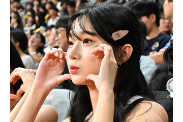 “絶対領域”もチラッ…韓国20歳チアのイ・ジュウン、体操着コーデの体育座りにファンもメロメロ【PHOTO】 画像