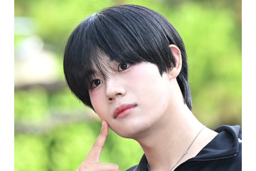 “Jリーグのエムバペ”と紹介された日本人K-POPアイドル、安貞桓らの前でクロスバー当てにチャレンジ…その結果は？ 画像