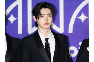 ENHYPEN・ソンフン、“男の色気”漂うタンクトップ姿に視線集中！「イケメンすぎ」「完璧」【PHOTO】 画像