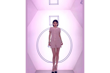 出口夏希、ショーパンから美脚すらり! CHANELイベントで「レベチ」の美スタイル 画像