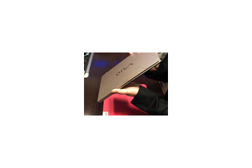 【OLデジモノ日記 Vol.4】鞄に入れてることを感じさせない!VAIO Xなら肩こりも解消? 画像