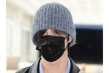 “熱愛否定”のSHINee・テミンが日本に向けて出国 マルジェラのパンツがポイントの空港ファッション 画像