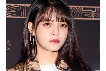 同じメンバーへの10年にわたる“いじめ”で脱退した元K-POPアイドル、おへそ丸出しのウエストラインで話題【PHOTO】 画像