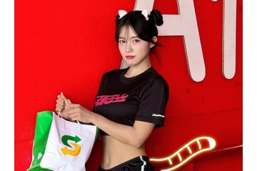 Tシャツがピッチリすぎ…人気韓国チア、溢れんばかりの美スタイルでファンを圧倒「超可愛い！」【PHOTO】 画像