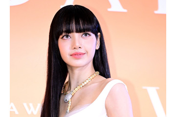 BLACKPINK・リサ、“完璧スタイル”際立つレッドボディスーツ姿も披露!「コーチェラ」2週連続で圧巻ステージ 画像