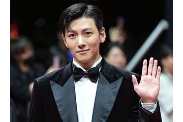 「おおきに」と挨拶も！俳優チ・チャンウク、大阪でとろける笑顔を披露しファン魅了「幸せ」【PHOTO】 画像