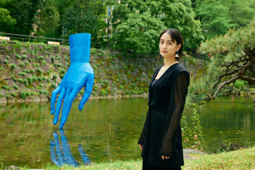 山本美月、シックな装いでアートイベントに登場！ 「できれば絵本を描いてみたい」 画像