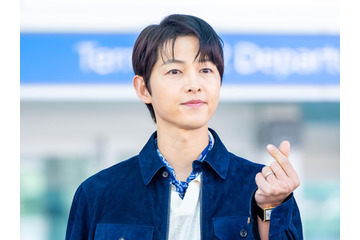 “2児のパパ”俳優ソン・ジュンギ、うっとりする高貴なハンサムさ！ヨットの上で優雅にくつろぐ【PHOTO】 画像